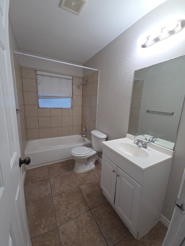 Building Photo - 3325 Hanger Ave