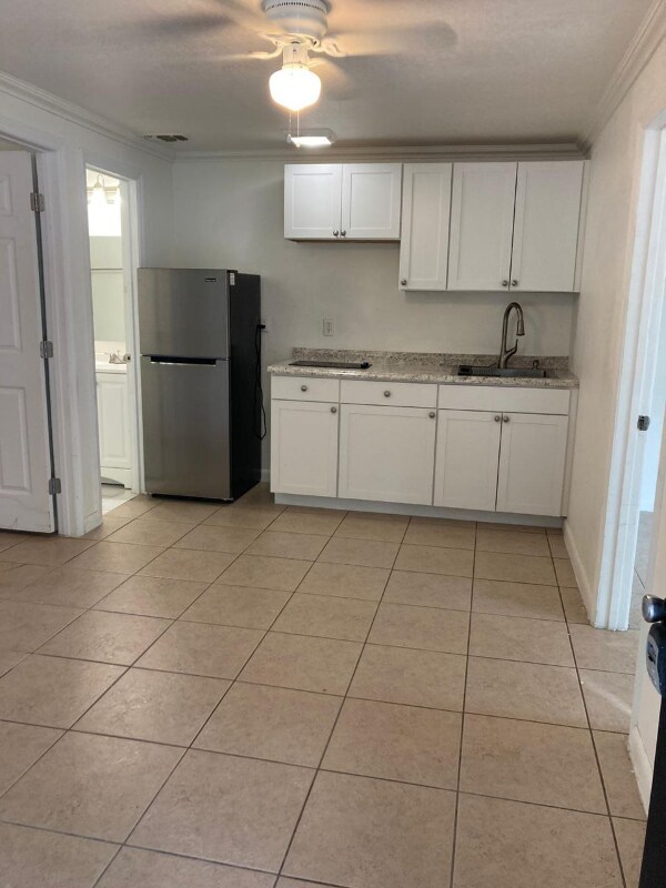 Foto del edificio - 6733 Lodge Ave