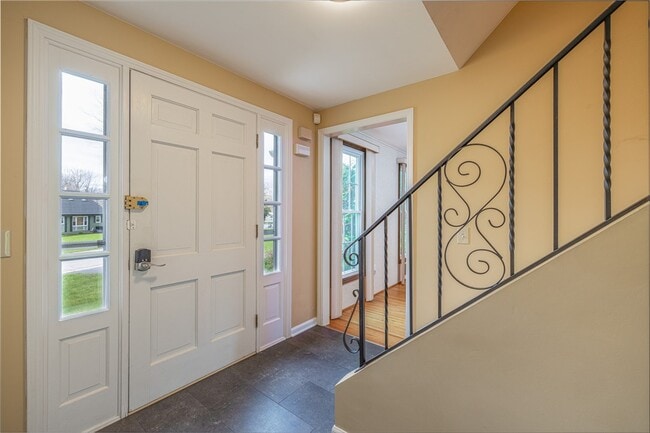 Building Photo - 75 Parkwood Ave