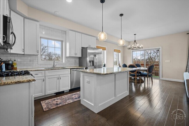 Building Photo - 2201 Maple Hill