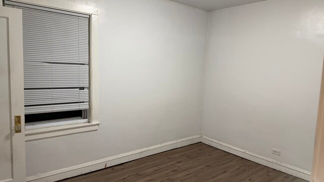 Building Photo - 2117 N Lockwood Ave