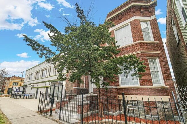 Building Photo - 6111 S Eberhart Ave