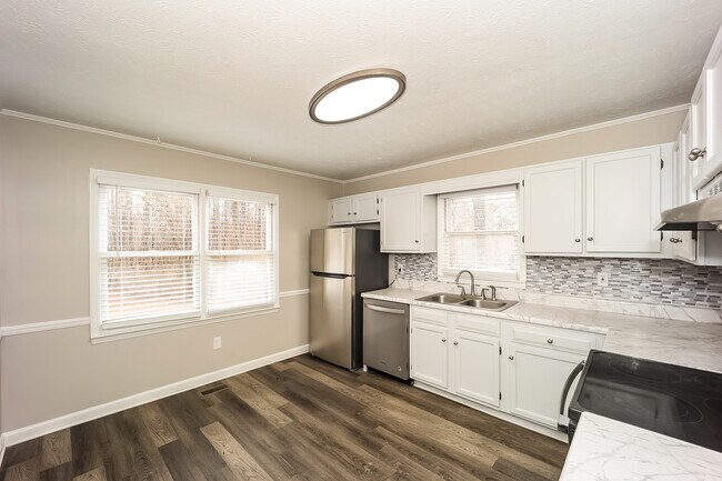 Building Photo - 104 Pilgrim Way