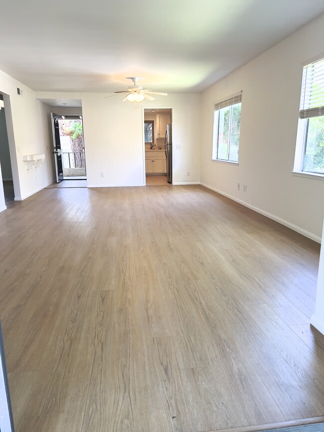Building Photo - 31504 W Nine Dr