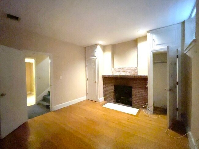 Building Photo - 3 Spruce St