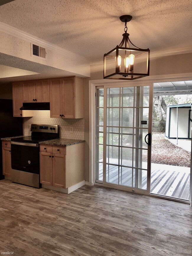 Foto del edificio - 16514 Springhill Dr