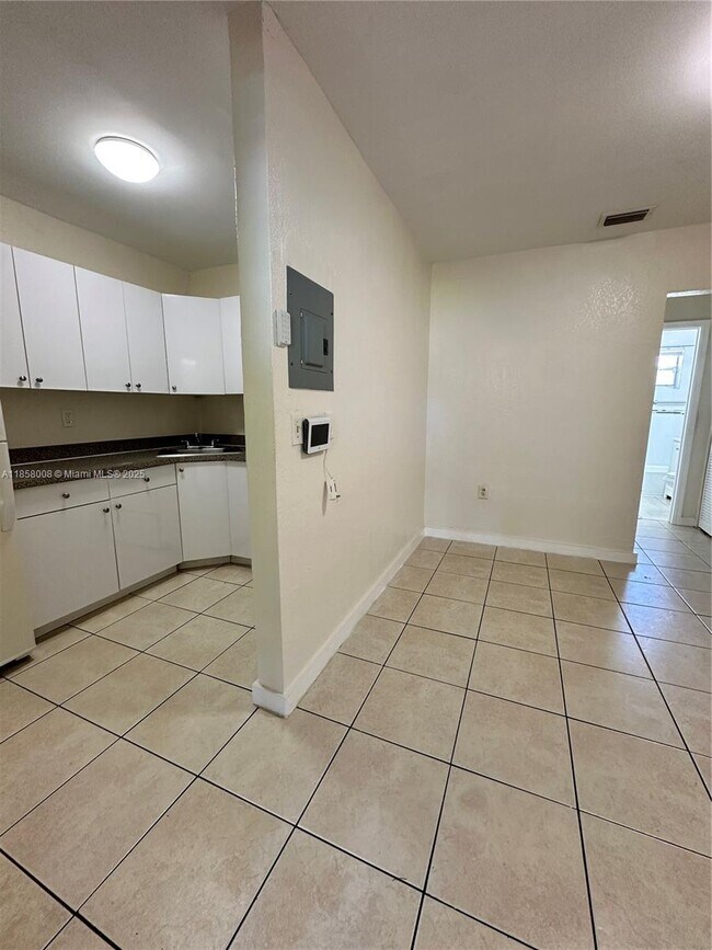 Foto del edificio - 609 NW 7th Ave