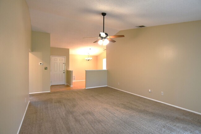 Building Photo - Water view 3/2 in Alafaya Woods. UPDATED k...