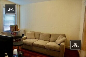 Building Photo - 248 Kelton St