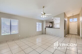 Building Photo - 9002 W Palm Ln