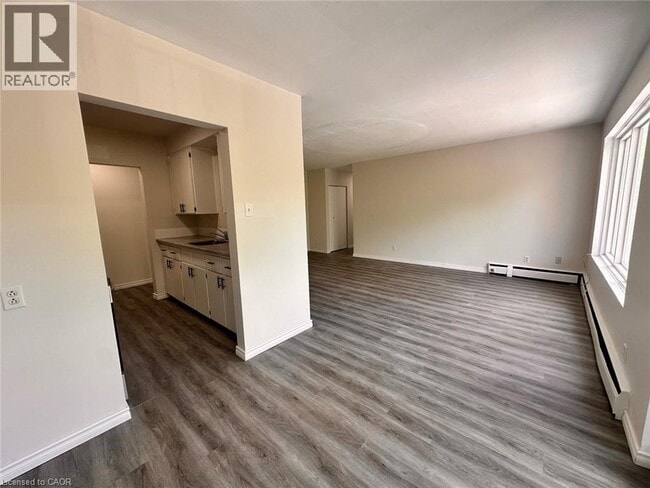 Building Photo - 232 Louisa St