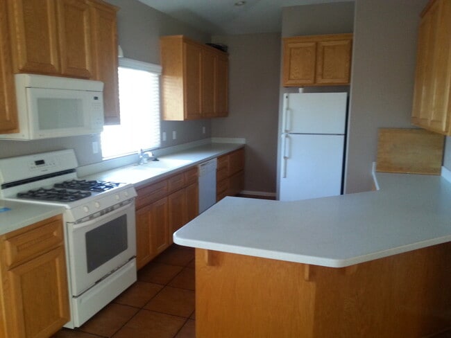 Foto del edificio - 3 bedroom 2.5 bath house near the beach