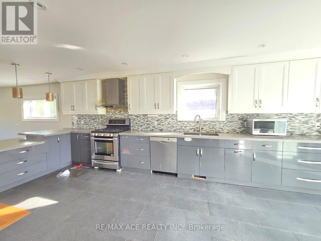 Building Photo - 66 Portsdown Rd