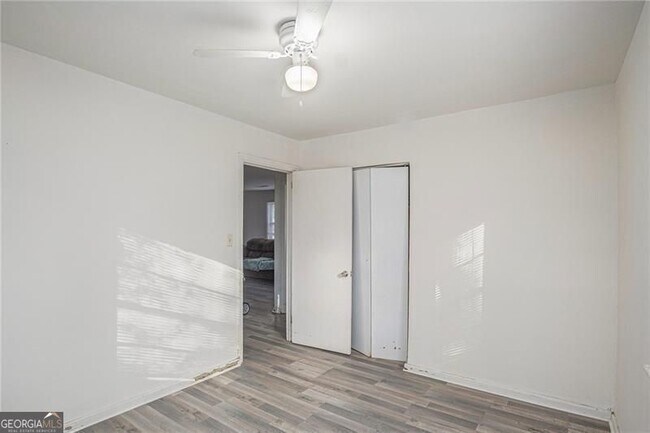 Building Photo - 5253 Brookdale Dr