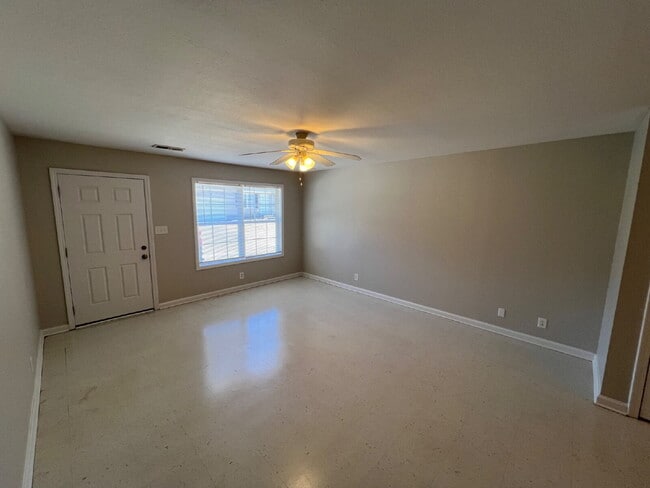 Building Photo - 9101 Pembroke Oak Grove Rd