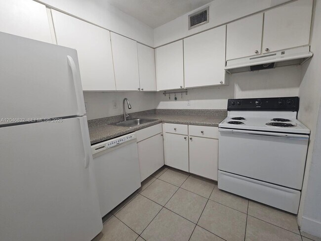 Foto del edificio - 4900 NW 79th Ave