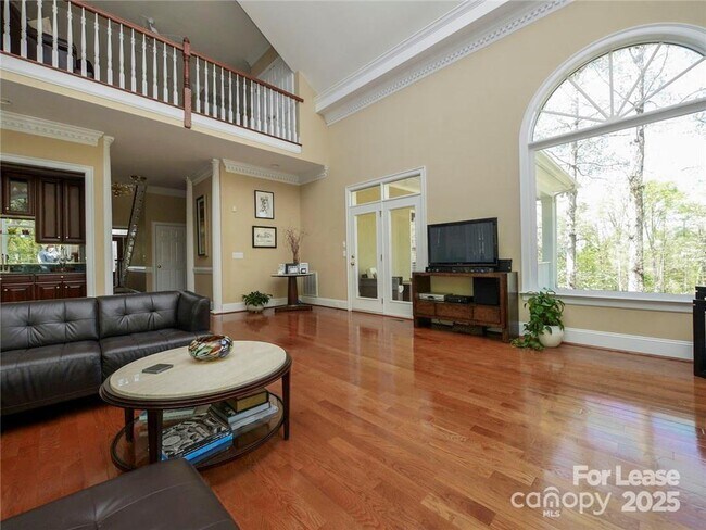 Foto del edificio - 1025 Spyglass Ln