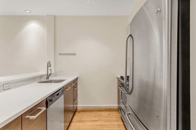 Building Photo - 284 20th St