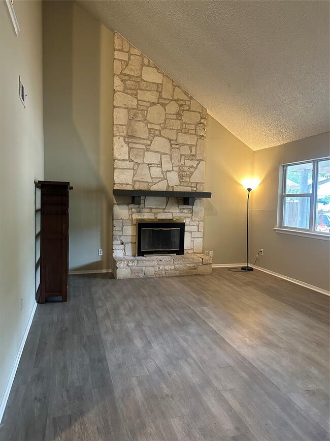 Foto del edificio - 8202 Alcorn Cir