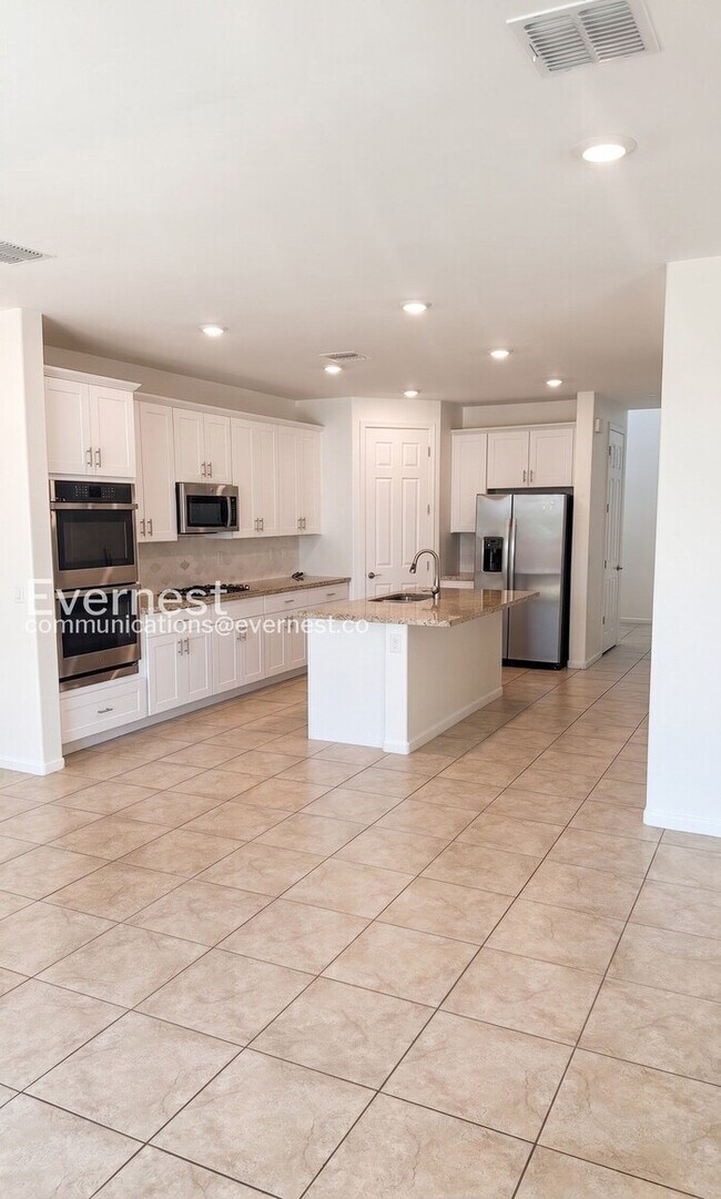 Foto del edificio - 3041 W Cres View Ln