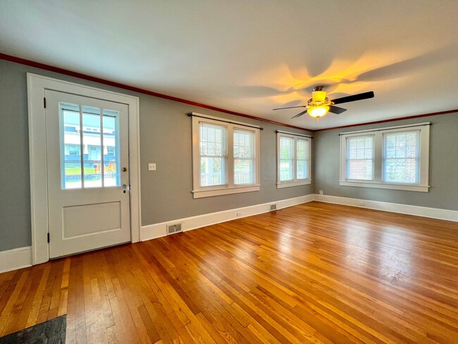 Foto del edificio - Charming West Asheville Home!
