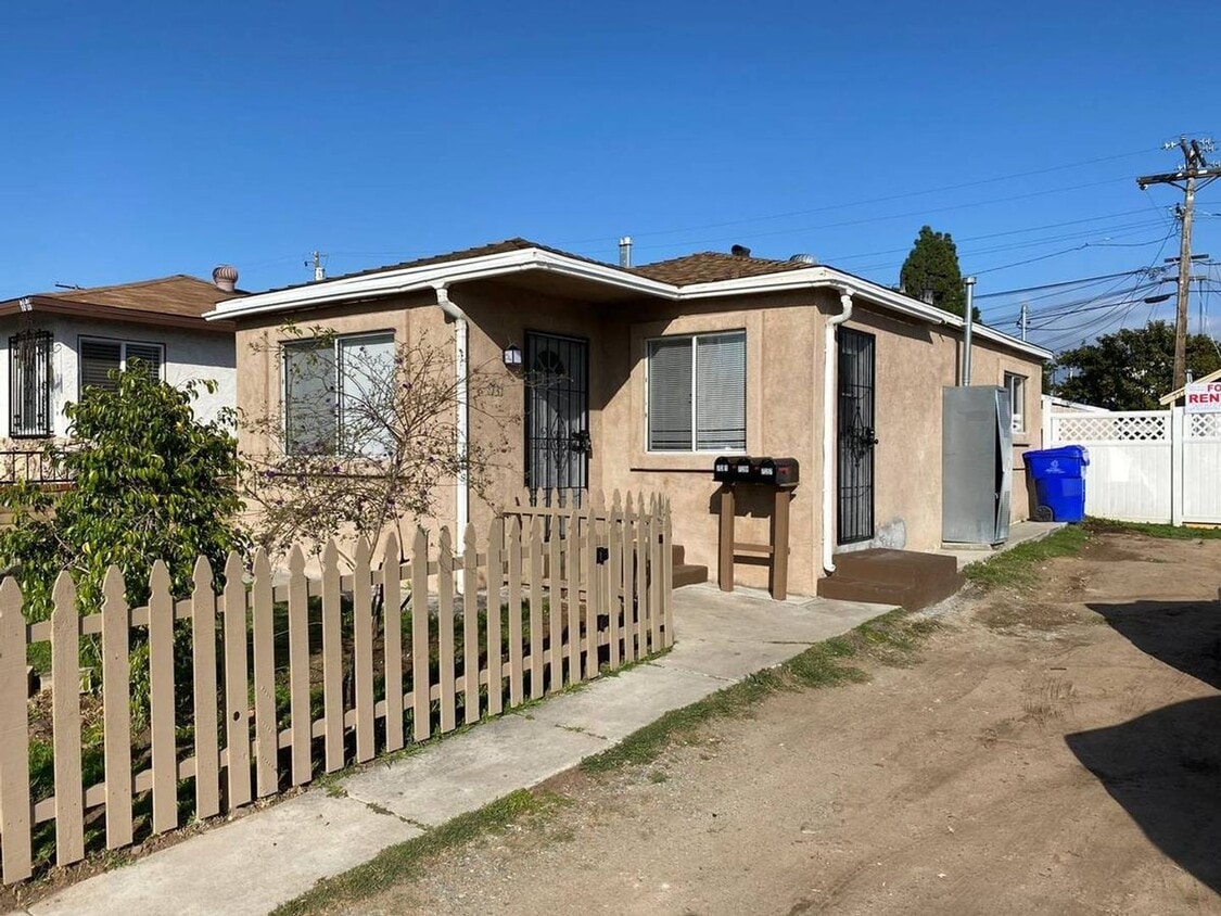 Primary Photo - 2 Bedroom House- With Front & Back Yard