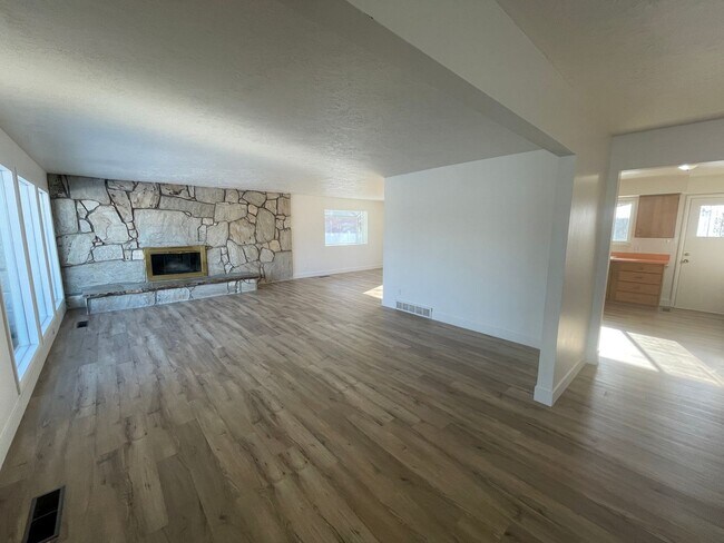 Foto del edificio - Spacious 5 bed, 3 bath Home!