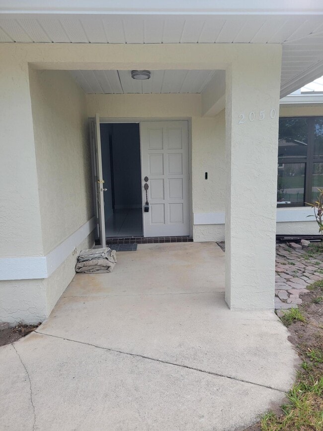 Building Photo - 2050 SE Camilo St