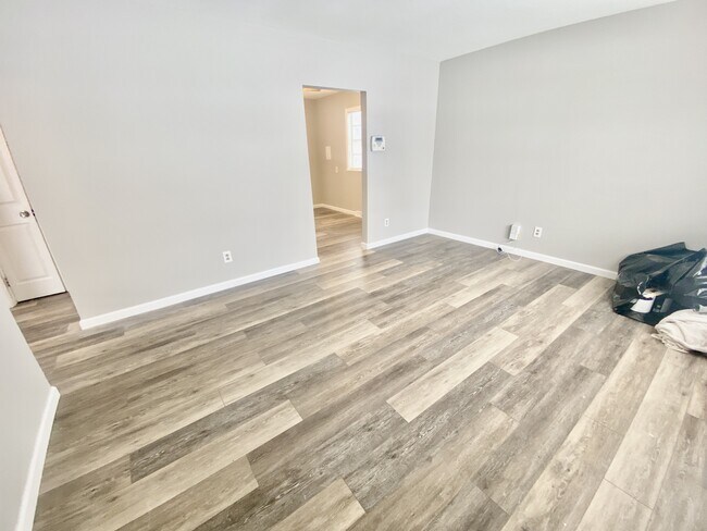 Foto del edificio - 1128 Maple Ave