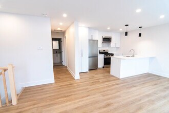 Building Photo - 142 Young St