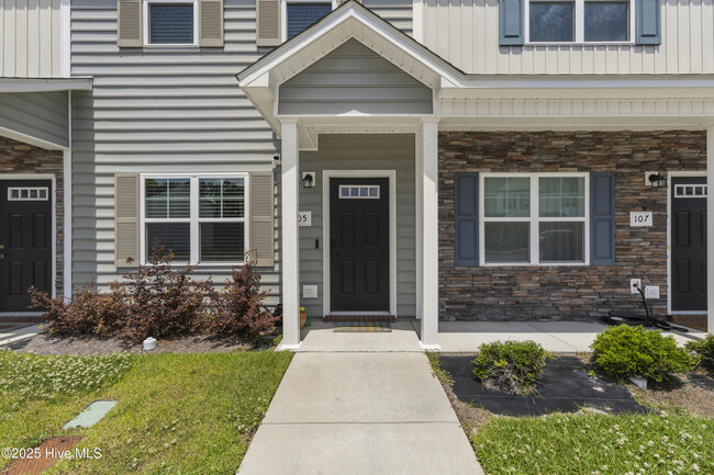 Building Photo - 105 Jaydn Dr W
