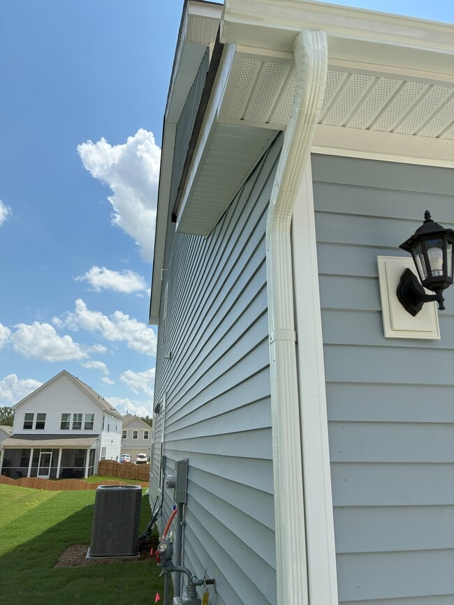 Right Side View - 240 Steel Springs Ln
