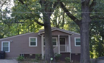 Building Photo - 3095 McKenzie Rd