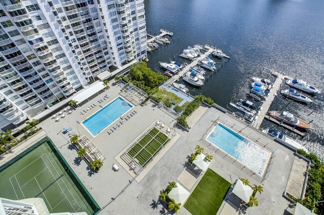 Building Photo - 18041 Biscayne Blvd