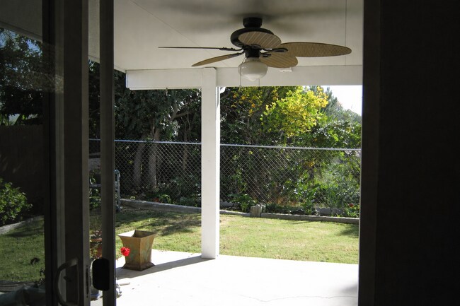 Building Photo - 220 Sandstone St