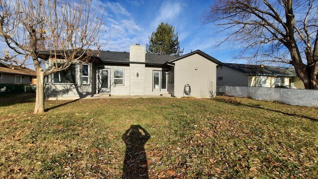 Backyard with porch - 919 W Pennwood St