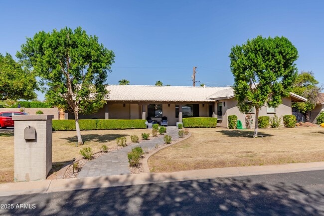 Building Photo - 6924 E Mariposa Dr