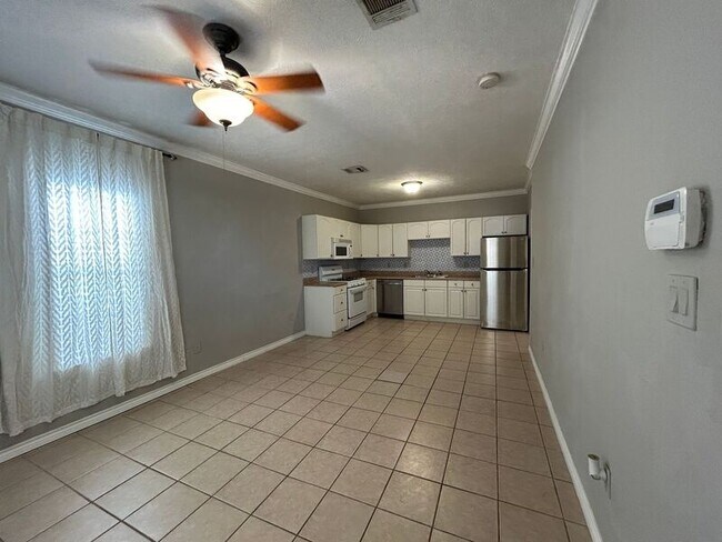Foto del edificio - 1207 Cedar Ave