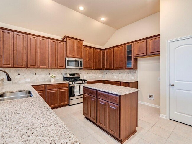 Building Photo - 2305 Broken Wagon Dr