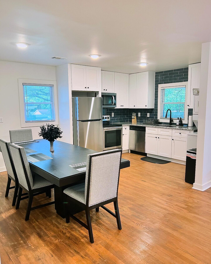 Foto principal - Room in Duplex on Hightower Ct NW