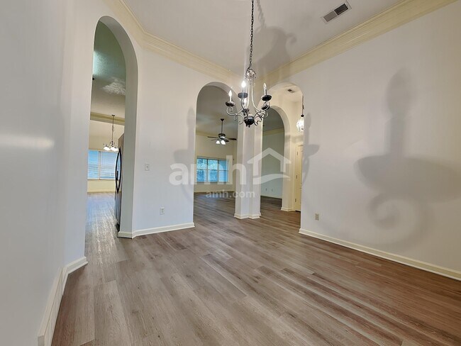 Building Photo - 6377 Braybourne Main