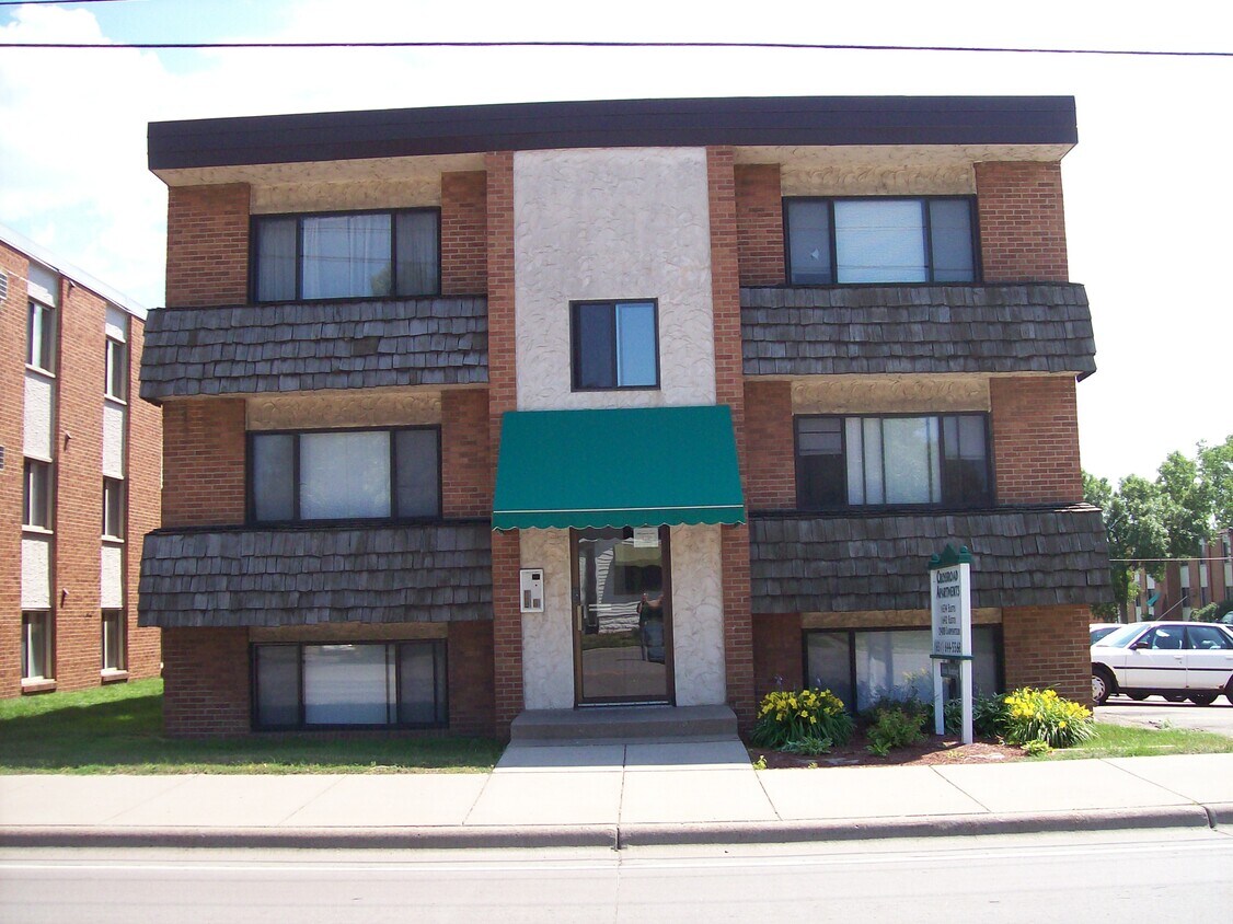 Foto del edificio - 1642 Eustis St