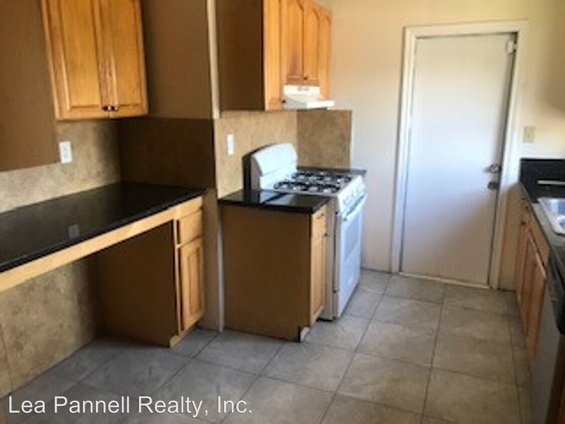 Building Photo - 3 br, 1 bath House - 811 Spring Road