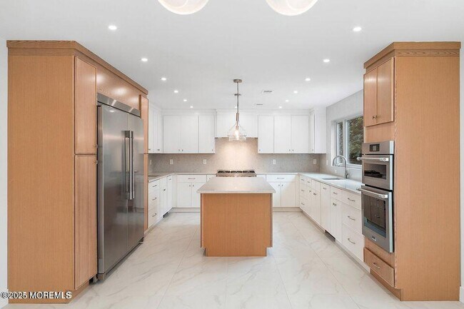 Foto del edificio - 527 Woodview Rd