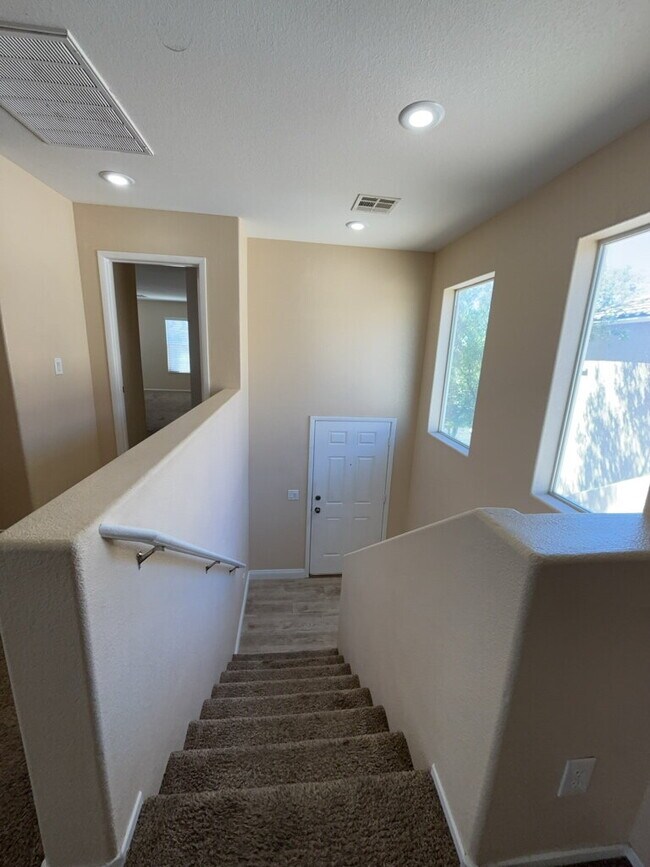 Building Photo - Don't miss out on the amazing views this h...