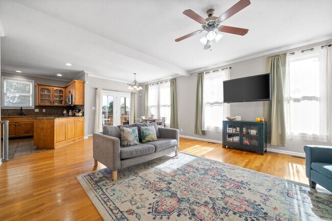 Building Photo - Beautiful 4 Bedroom Home For Rent Near Ros...