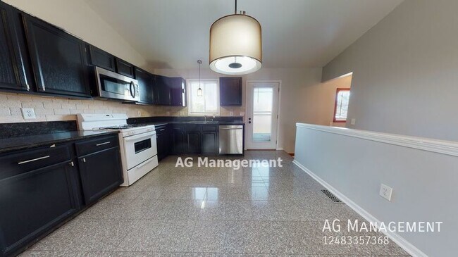 Building Photo - 25765 Crimson Ct