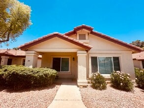 Building Photo - 1120 N Val Vista Dr