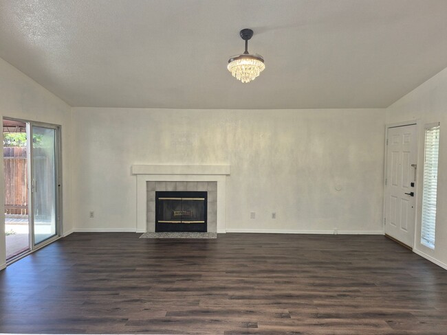 Foto del edificio - Great 3 Bedroom 2 Bath in Antelope