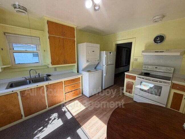 Foto del edificio - 557 N 8th St